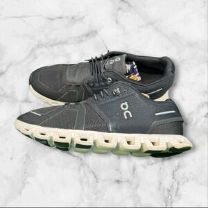 On Cloud 5 Swiss Engineering Women Size 9 59.98904 Black White Running Shoes